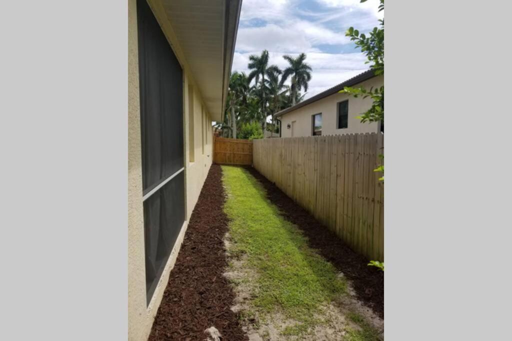 823 104Th Ave. N. Naples Villa Екстериор снимка